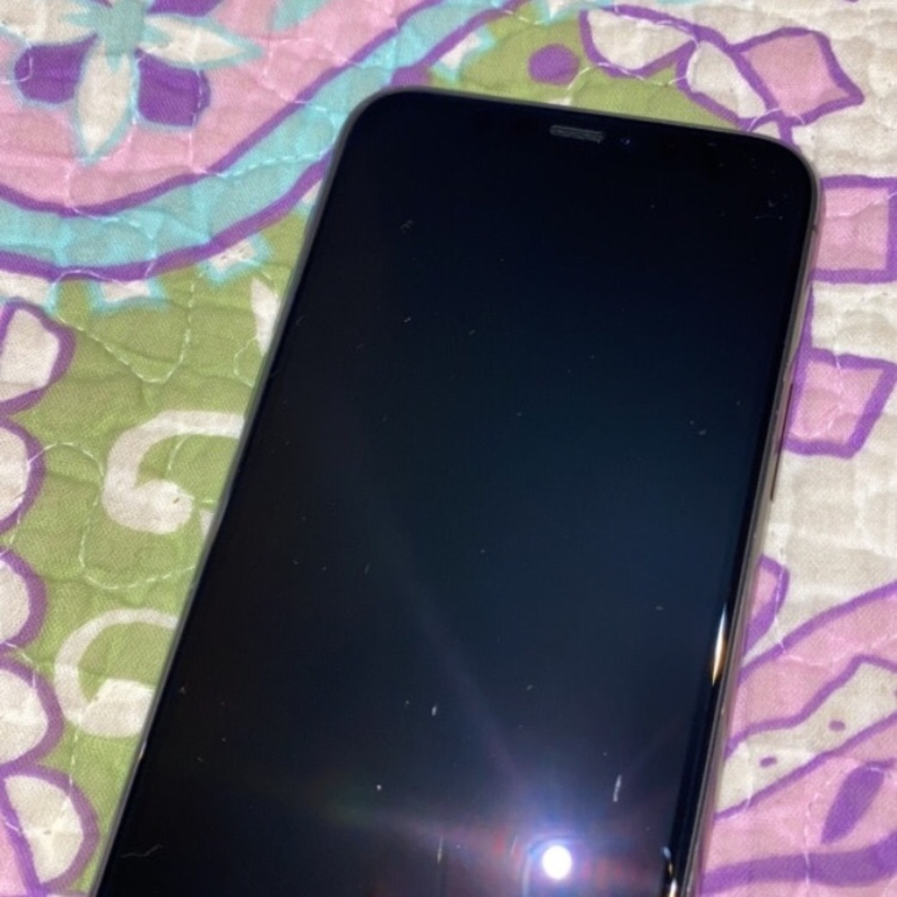 iPhone 11 - Picture 2 of 2